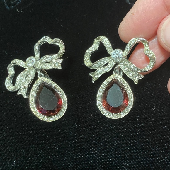 Elegant vintage Kenneth Lane Silver garnet clear CZ Bow tear drop clip Earrings - Picture 15 of 16